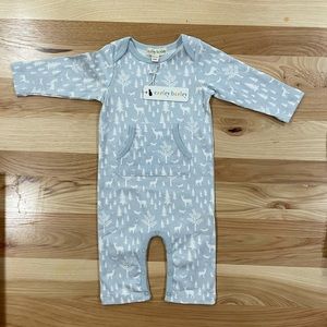 NWT unisex onesie 6-12 months